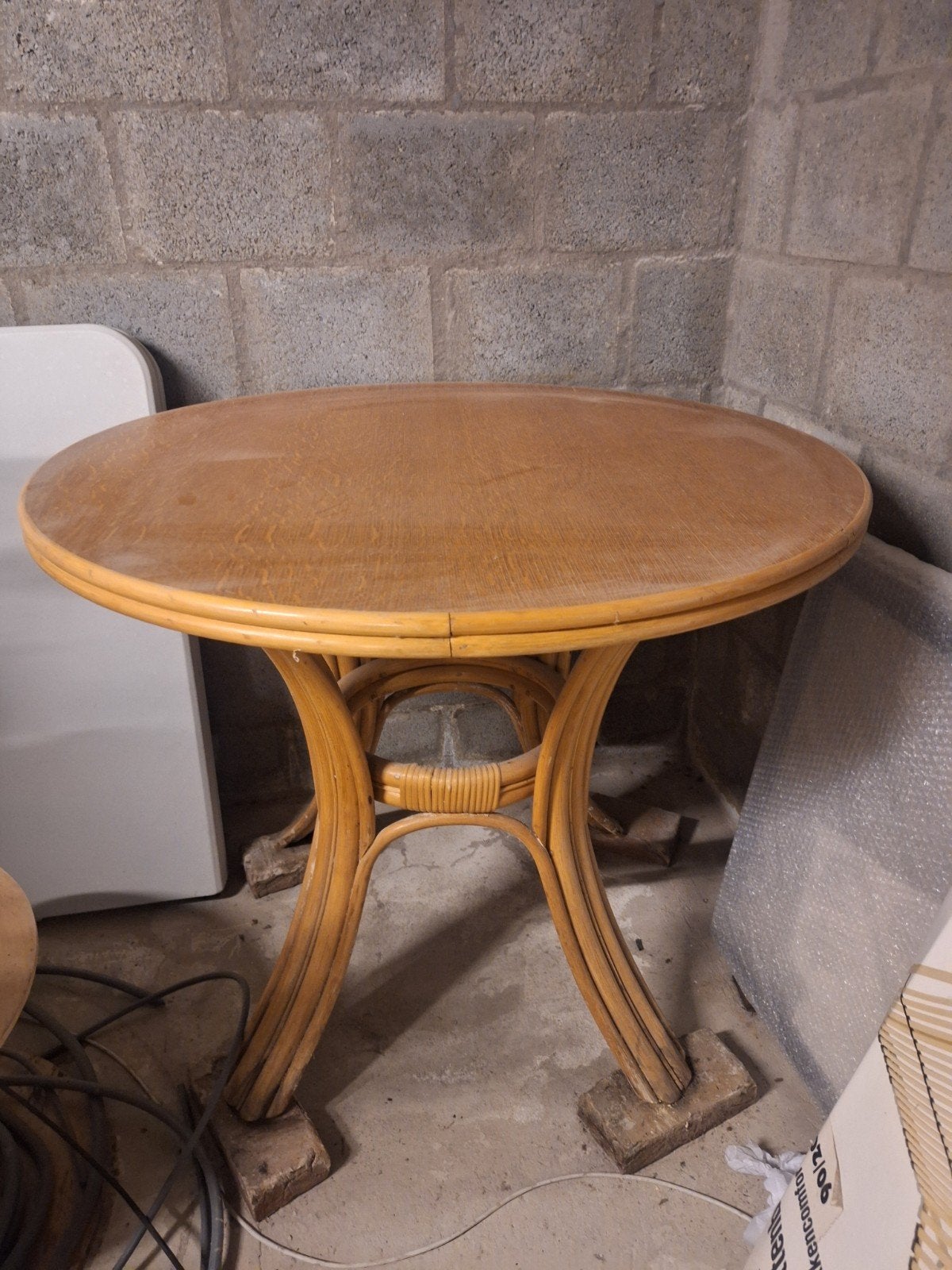 rotan ronde tafel, Ophalen
