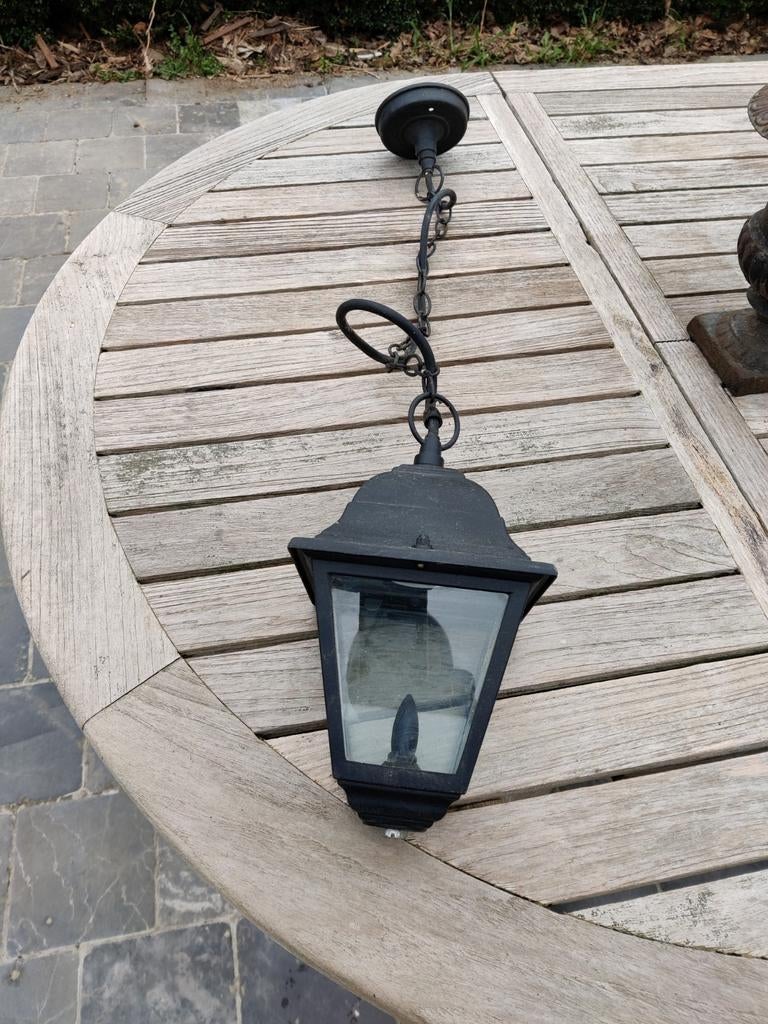 Zwarte lantaarn hanglamp, Ophalen