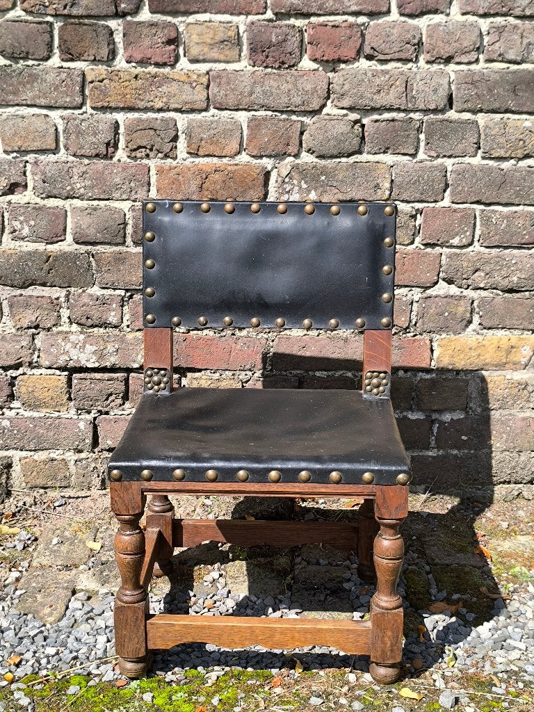 Chaise rustique en chêne , clous décoratifsstyle campagnard, Antiquités & Art, Enlèvement