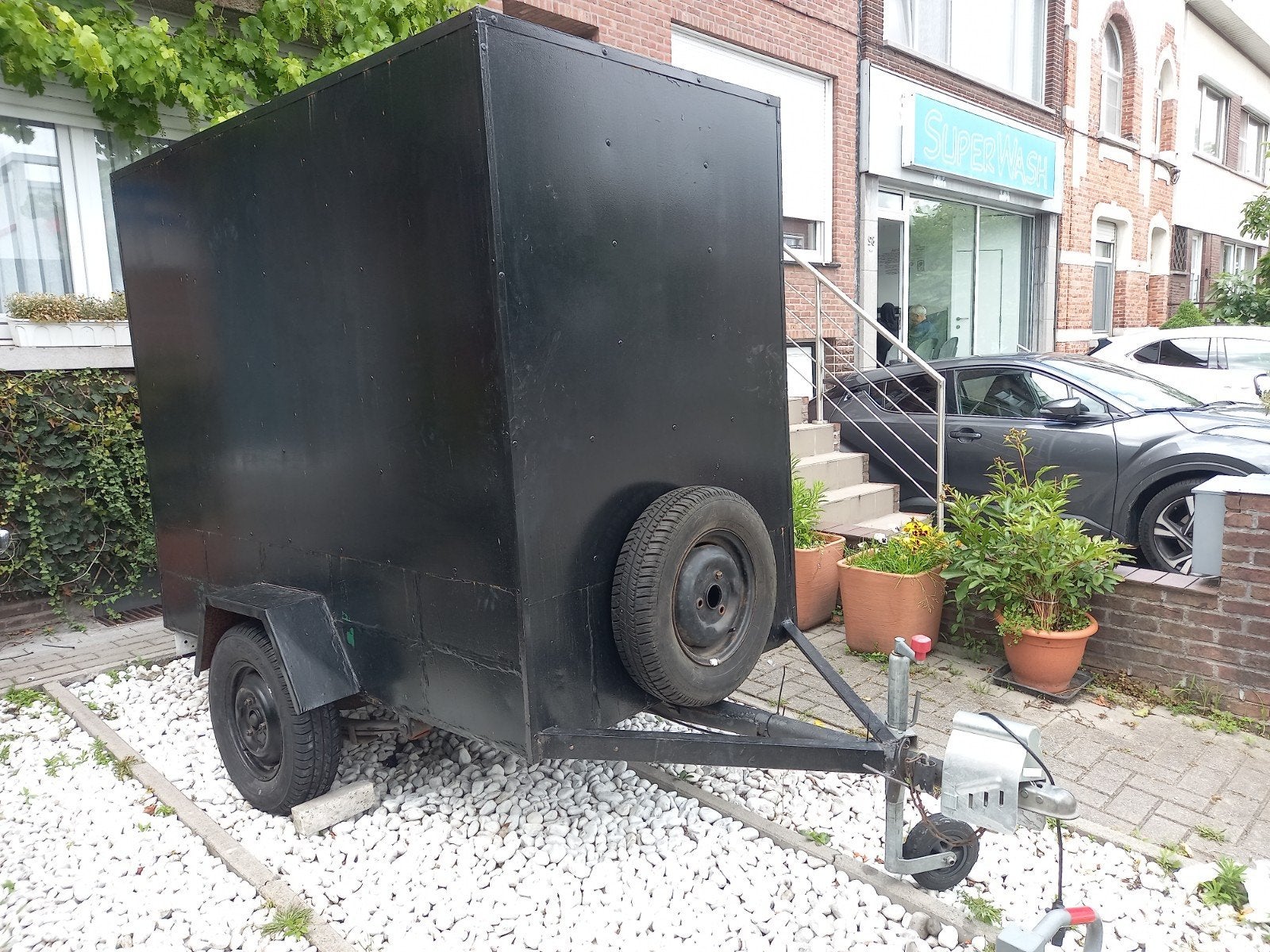 Gesloten metalen remorque te huur, Enlèvement