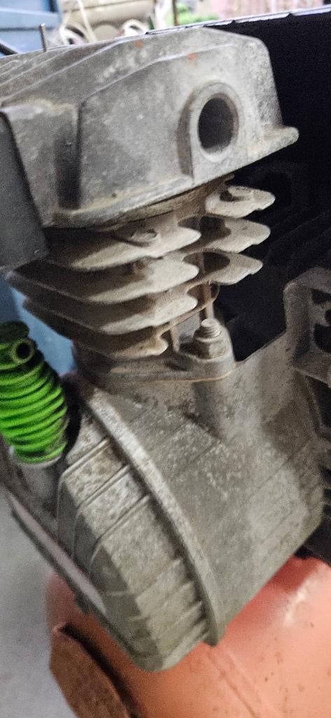 Brown compressor 10bar 30L vat, Doe-het-zelf en Bouw, Ophalen, Gebruikt, 6 tot 10 bar, 25 tot 100 liter