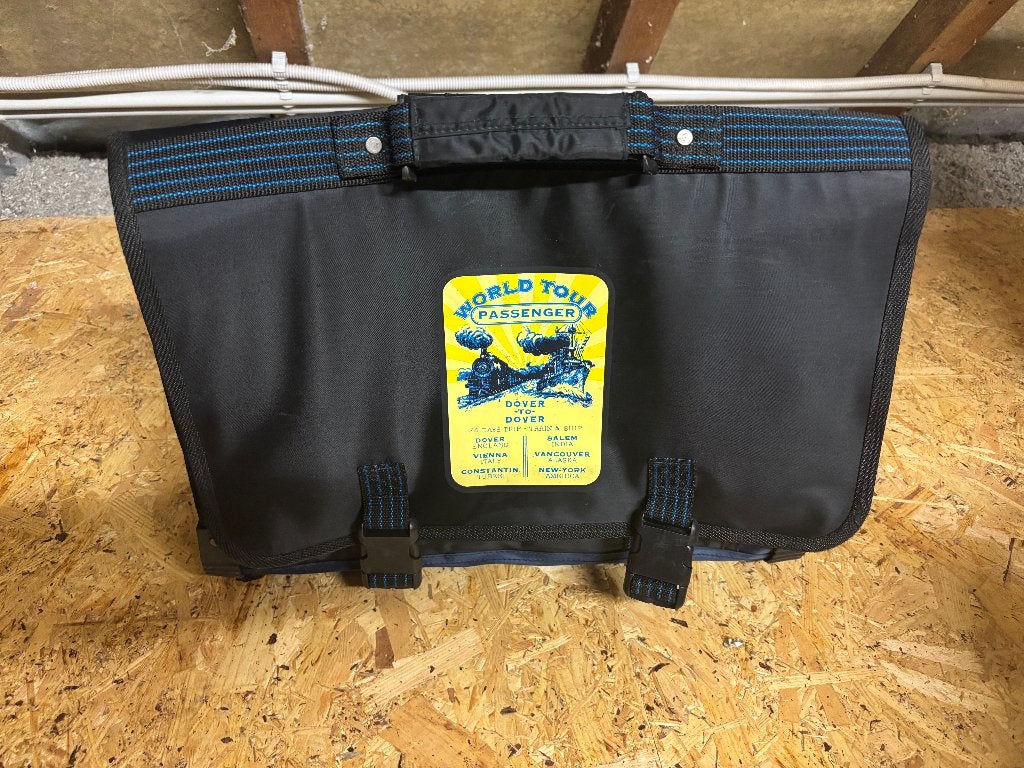Cartable Noir&Bleu - World Tour Passenger, Bijoux, Sacs & Beauté, Sacs | Cartables, Enlèvement, Utilisé, Bleu, Porte-documents ou Cartable