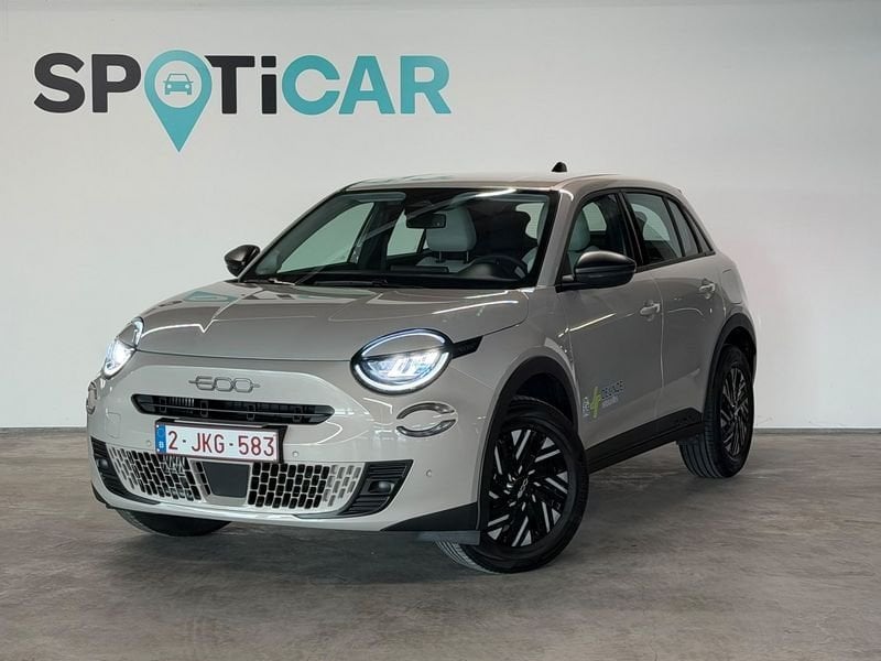 Fiat 600 1.2 Hybrid 110cv DCT Business Edition, Auto's, Stof, Gebruikt, 1199 cc, 109 g/km