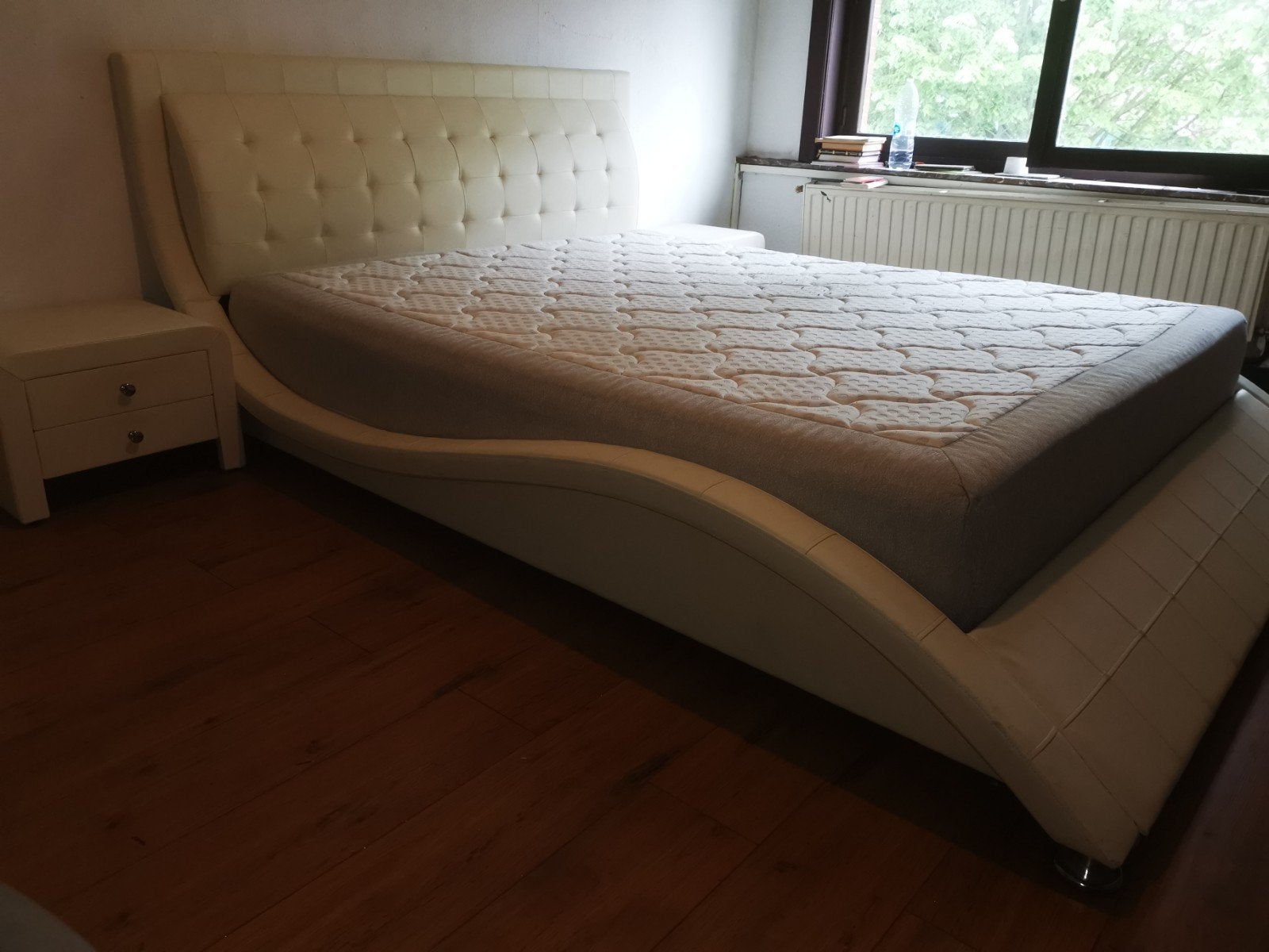 2 personen bed met matras en 2 nacht kastjes, Ophalen