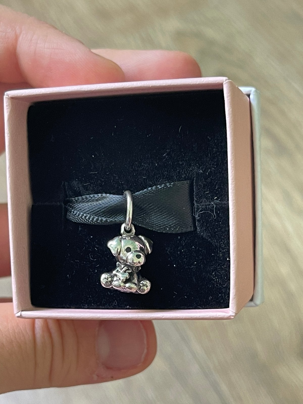 Pandora charm kleine hond, Ophalen, Zo goed als nieuw