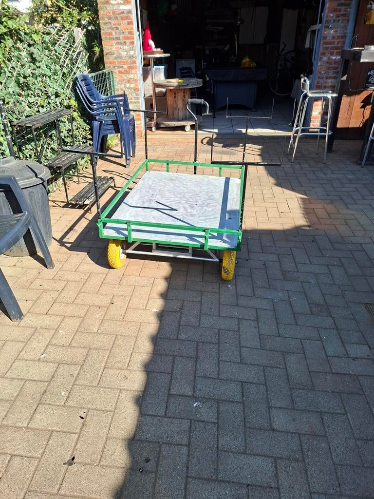 Viskar met trekbar en oprijrampen er bij, Ophalen