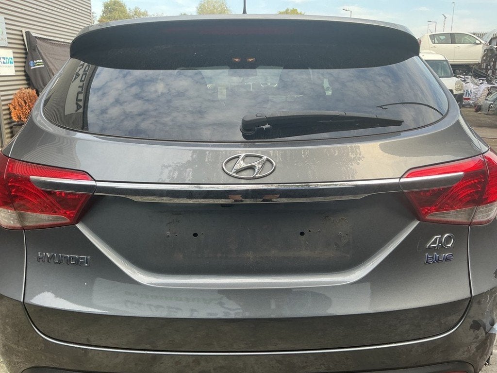 HAYON ARRIÈRE / MALLE Hyundai i40 CW (VFC), Hyundai Motor Deutschland GmbH, Haillon arrière, Kaiserleipromenade 5
63067  Offenbach am Main, DE