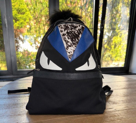 FENDI monster backpack in navy blue canvas and blue leather, Bijoux, Sacs & Beauté, Sacs | Sacs à dos, Enlèvement ou Envoi, Comme neuf