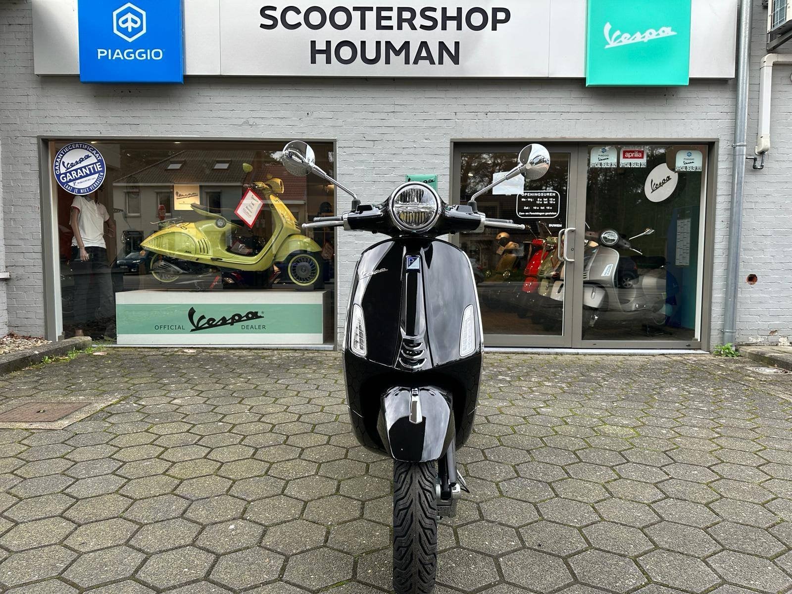 Vespa Primavera 125cc NERO CONVINTO (nr.10), Fietsen en Brommers, Overige modellen, Nieuw, 125 cc, Benzine