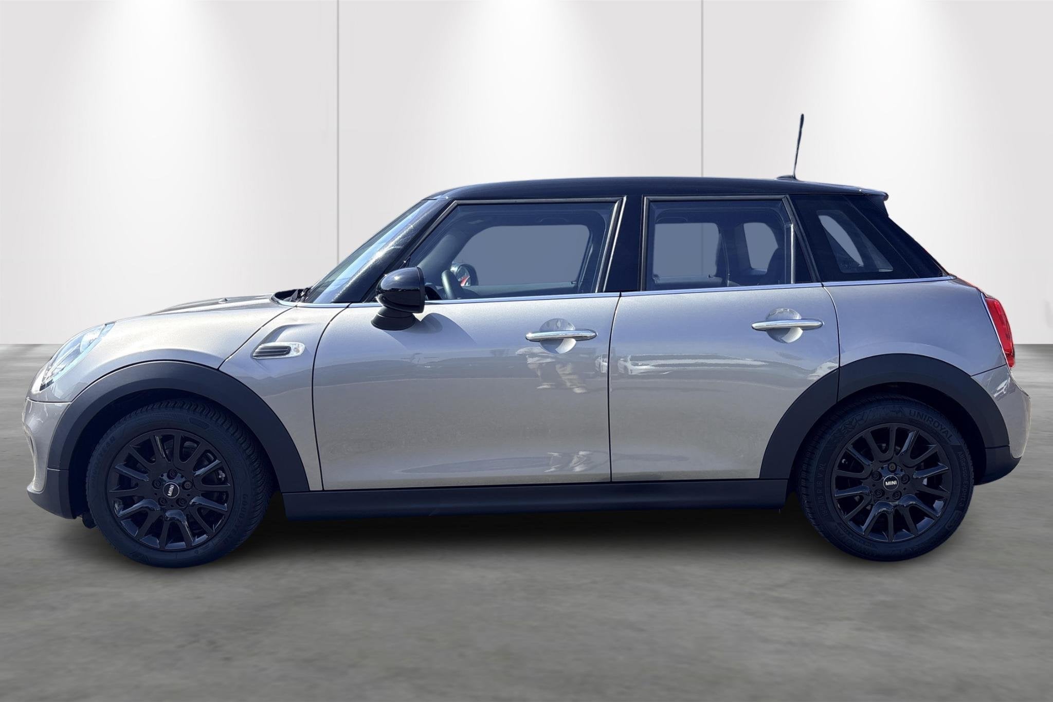 Mini Mini 5 door Cooper 1.5I + SENSOREN - GPS - CRUISECONTRO, 116 g/km, Stof, Gebruikt, 136 pk