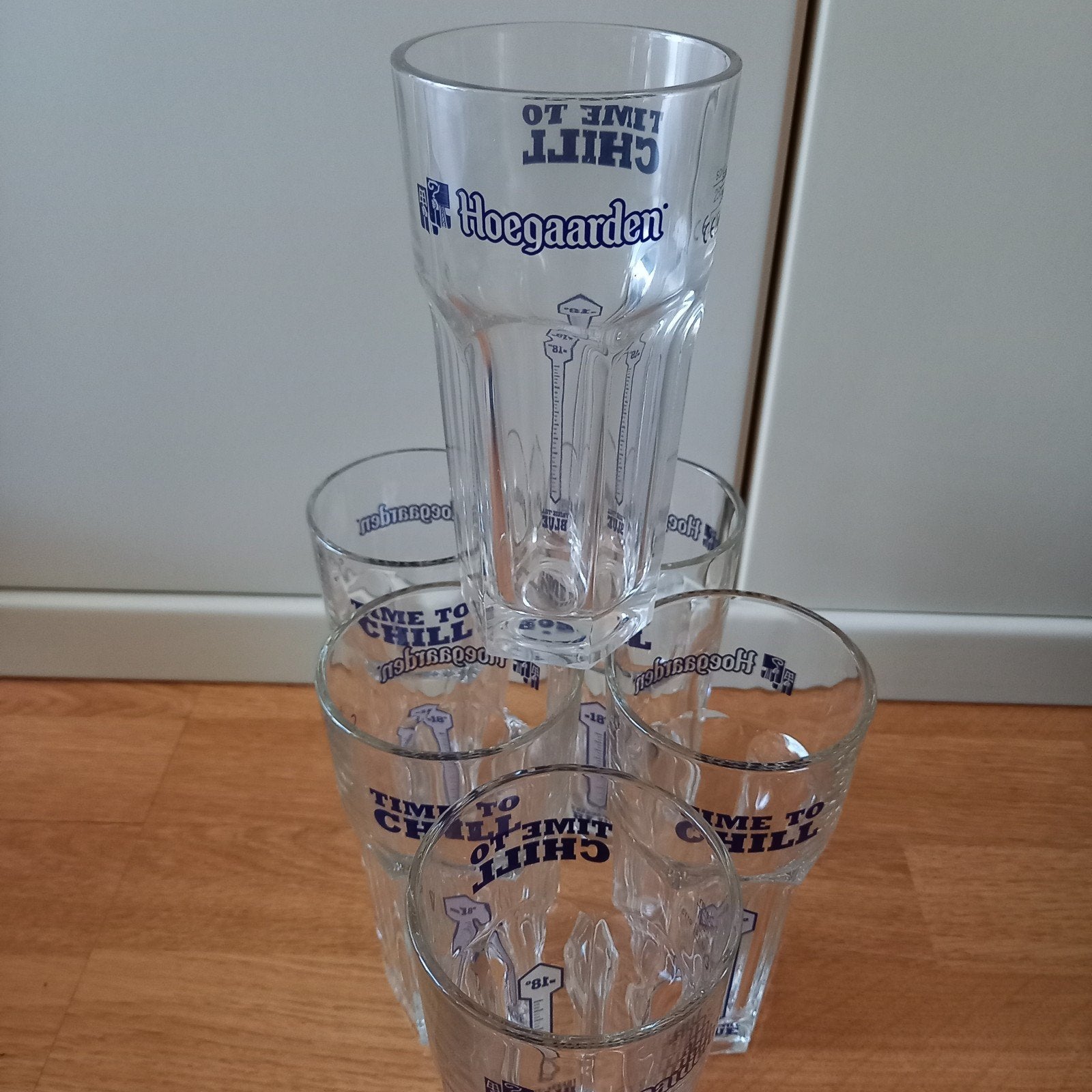 6 HOEGAERDEN BIERGLAZEN > TIME TO CHIL MET TEMPERATUURMETER, Ophalen of Verzenden, Zo goed als nieuw, Glas of Glazen