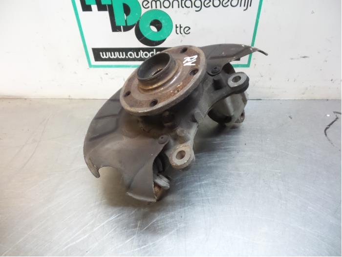 Fusee rechts-voor van een Volkswagen Caddy (Caddy 04-), Gebruikt, -, Volkswagen, -