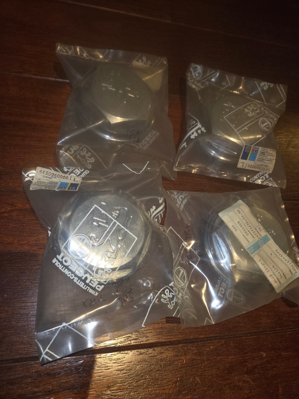 Cabochons de roues Peugeot 504 505 604 TRX 4 neufs, Enlèvement, Neuf