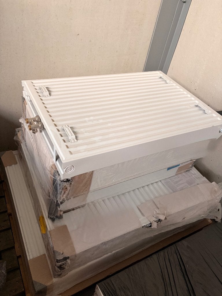 verwarming en radiatoren, Bricolage & Construction, Neuf, Enlèvement, Radiateur, 200 à 500 watts