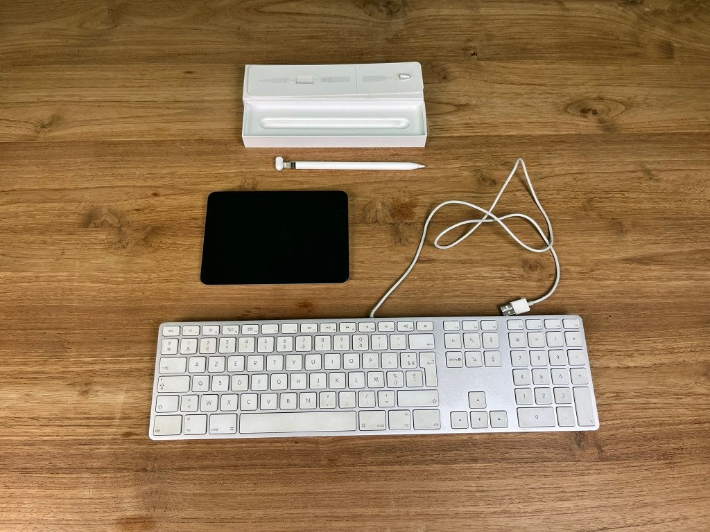 Apple bundel met Trackpad 2, Pencil 1 en A1243, Enlèvement ou Envoi, Utilisé, Trackpad, Sans fil