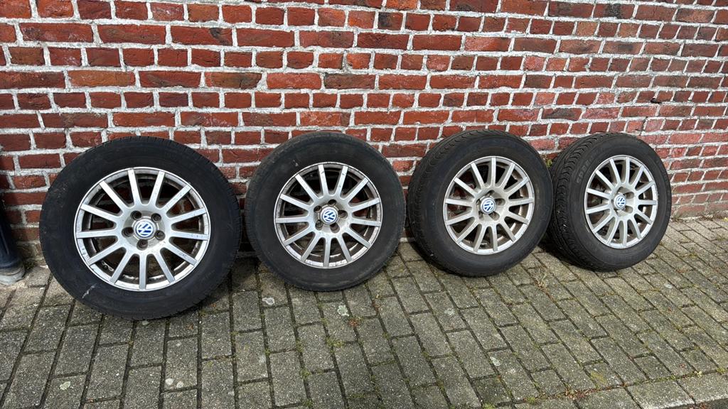 4 jantes volkswagen met band Semperit maat 195/65 R15, Pneus et Jantes, Véhicule de tourisme, Pneus été, Enlèvement