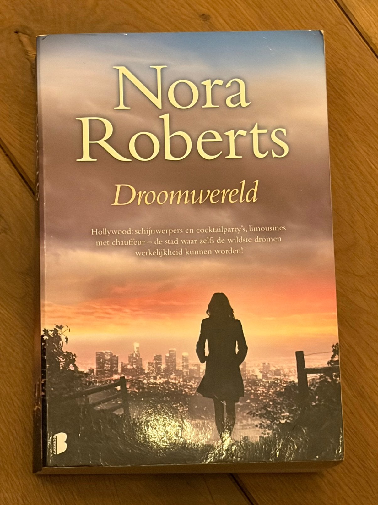 Nora Roberts - Droomwereld, Ophalen of Verzenden, Gelezen