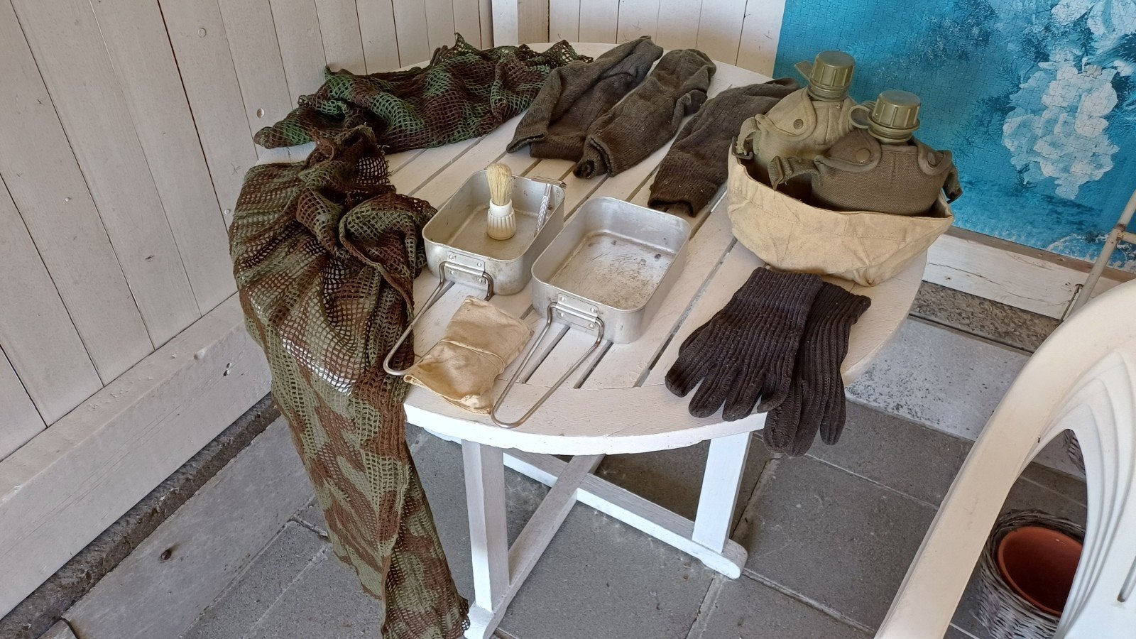 Lot articles militaires, Enlèvement