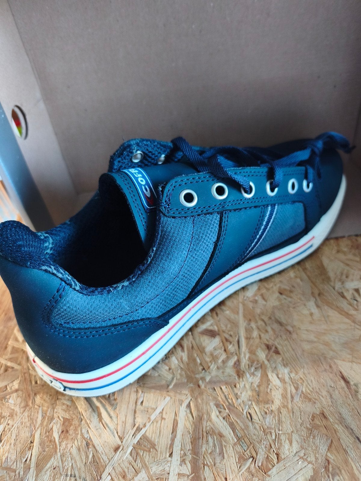 Werkschoenen maat 45, Ophalen