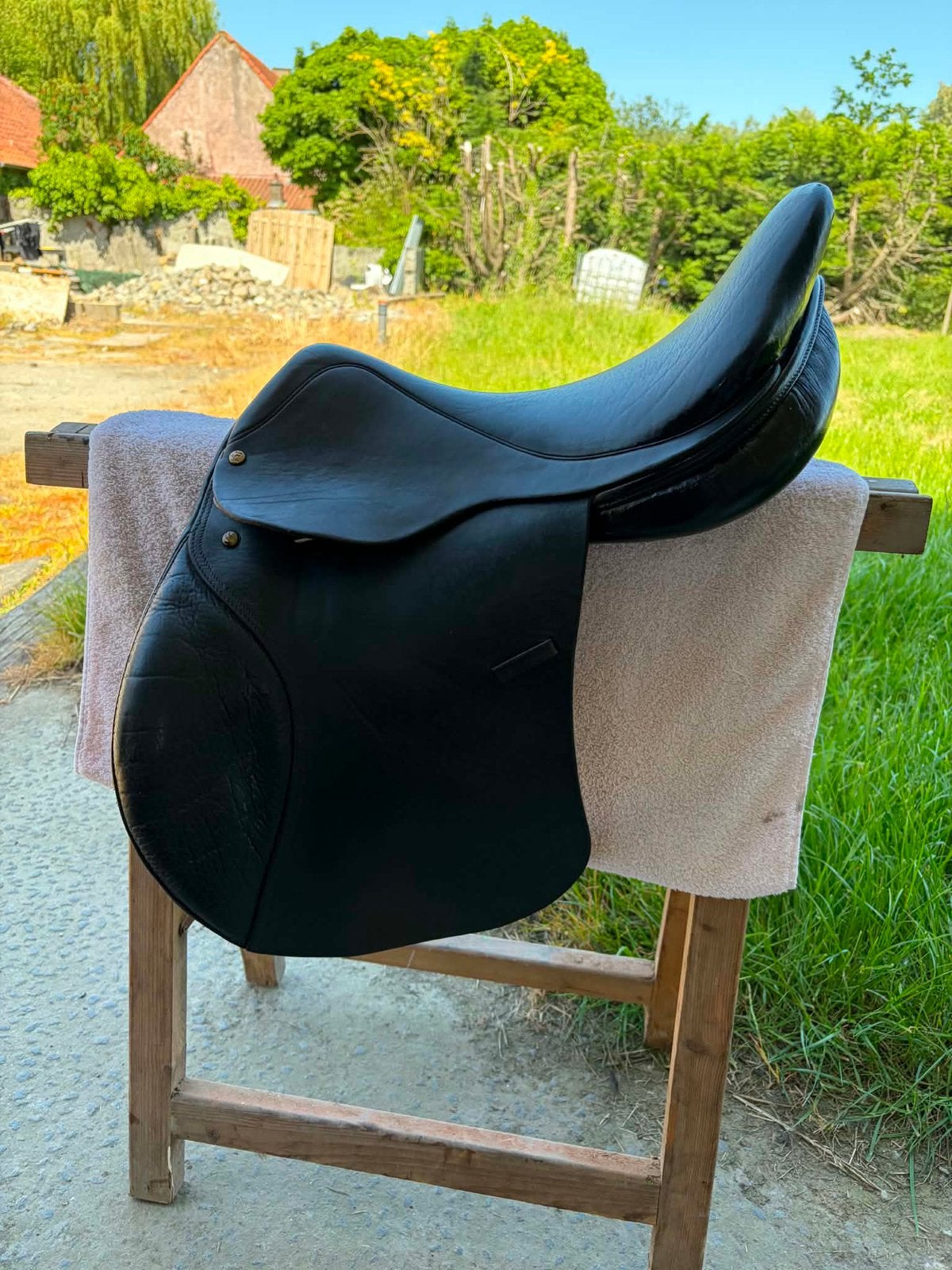 Polyvalence de la selle de 17,5 pouces, Enlèvement, Utilisé, Polyvalence