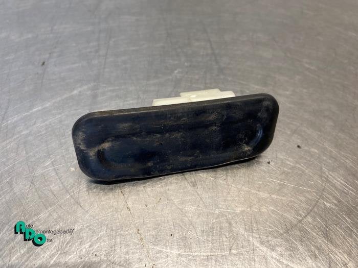 Commutateur hayon d'un Peugeot 308 (308 08-), -, 3 mois de garantie, Utilisé, -