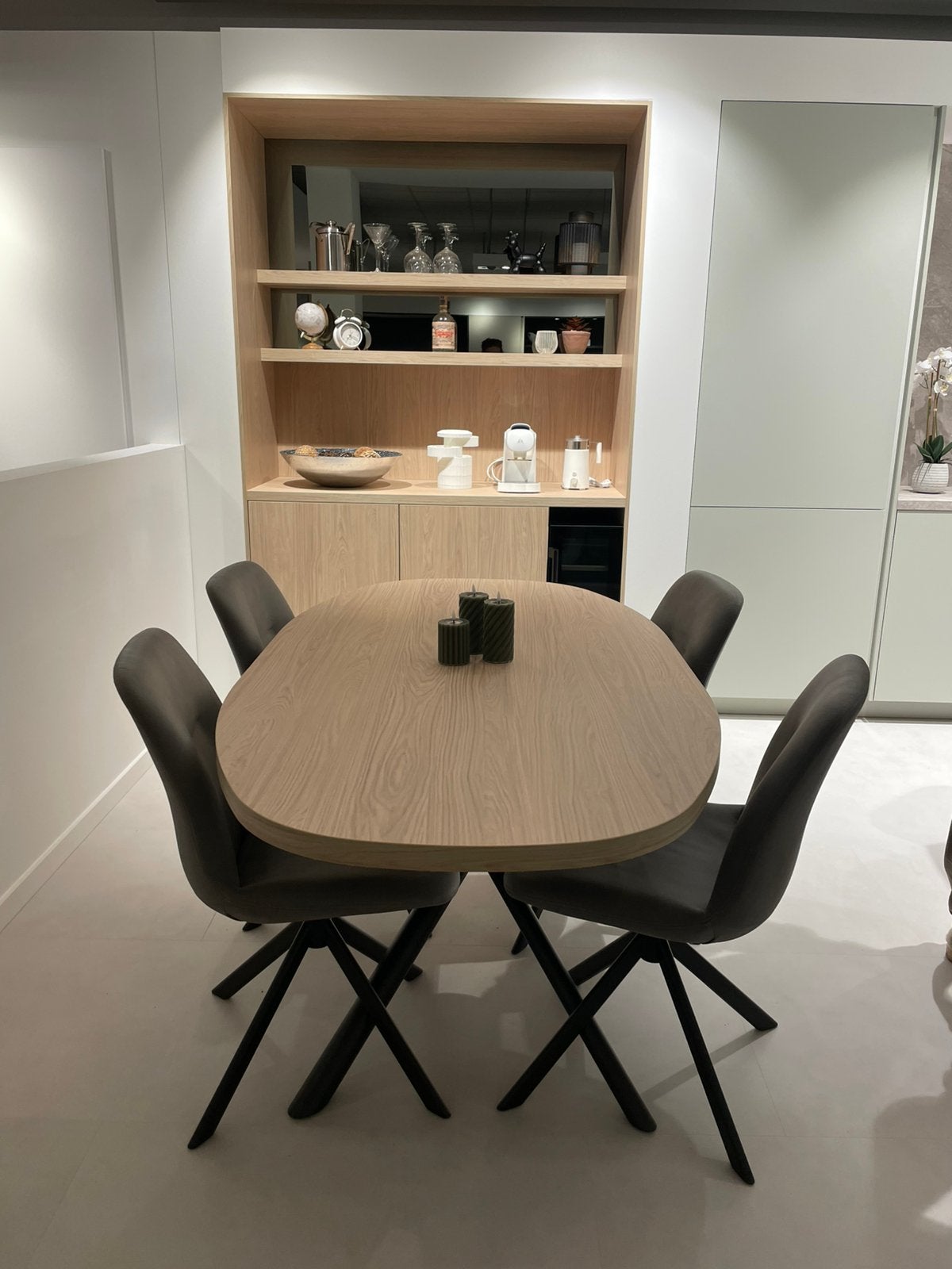 4 ongebruikte lederen stoelen met draaisysteem., Maison & Meubles, Chaises, Neuf, Quatre, Cuir, Gris, Enlèvement