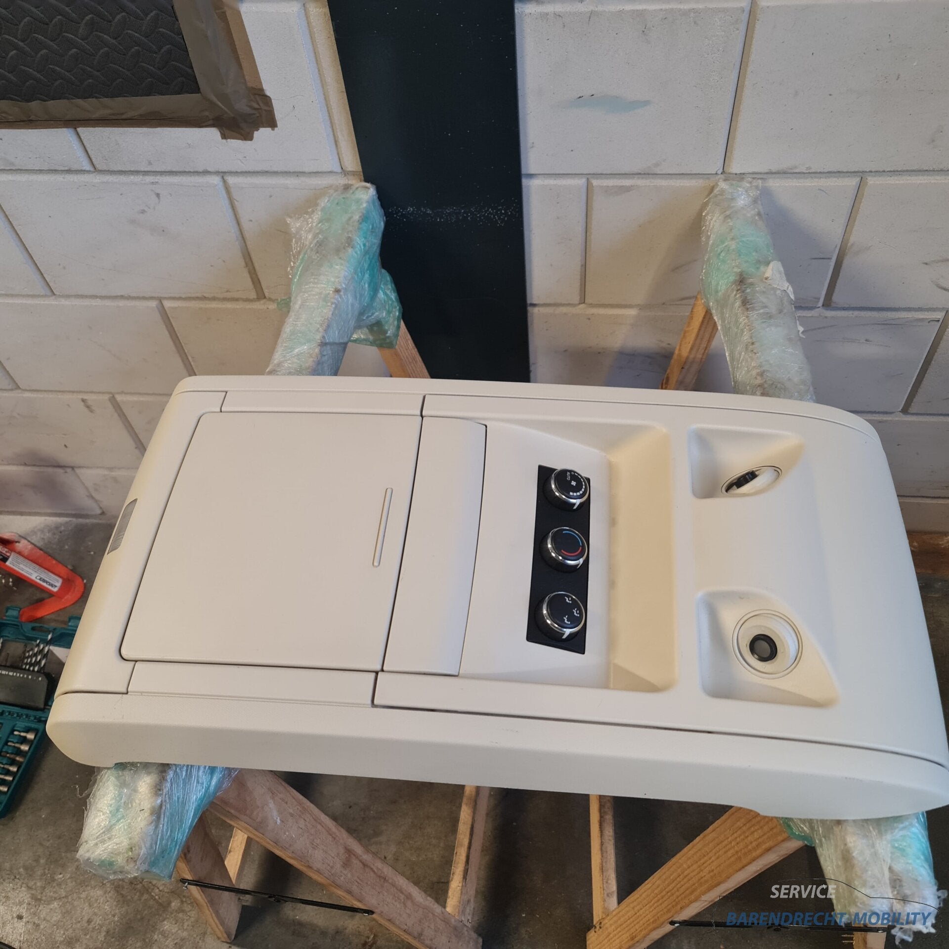 Console de plafond, clairage int rieur compartiment de range, Taurusavenue 1
2132 LS  Hoofddorp, NL, Stellantis N.V., Chrysler