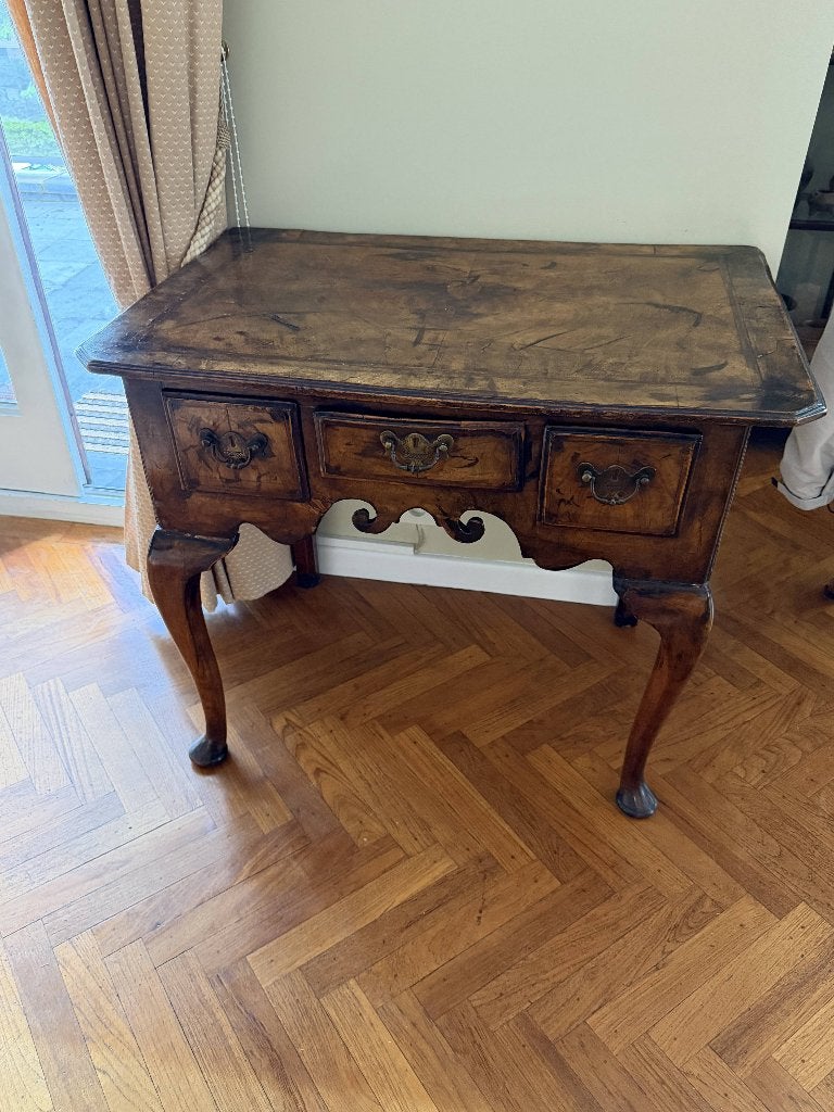 Authentique Lowboy Queen Anne Anglais en Noyer XVIIIe Siècle, Enlèvement