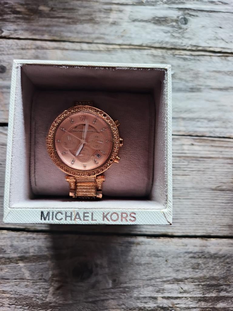 Montre Michael Kors en or rose, réparations mineures nécessa, Montre-bracelet, Autres marques, Enlèvement ou Envoi, Acier
