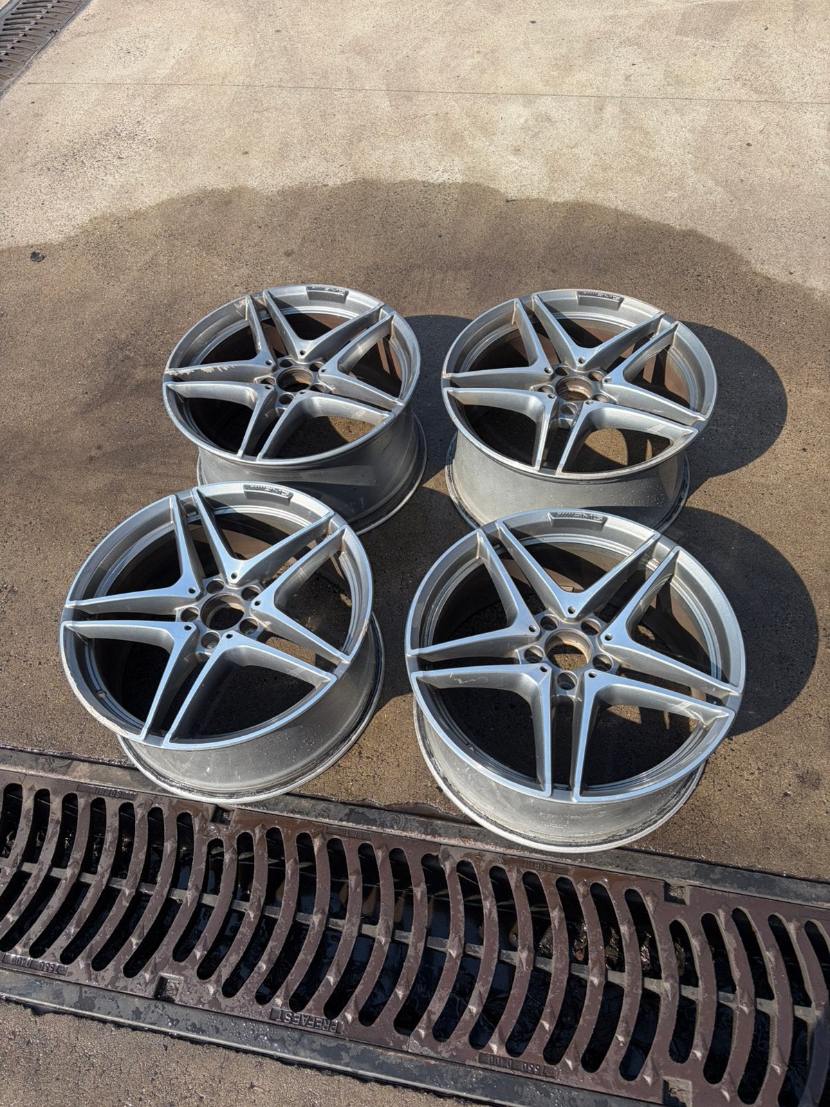 Mercedes AMG velgen + naafkappen, Auto-onderdelen, Ophalen, Velg(en)