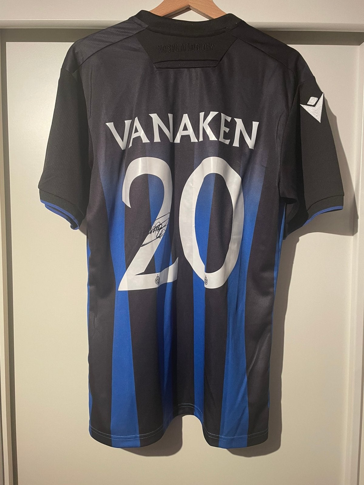 Club Brugge Hans Vanaken gesigneerd!, Sport en Fitness, Ophalen of Verzenden, Zo goed als nieuw, Shirt