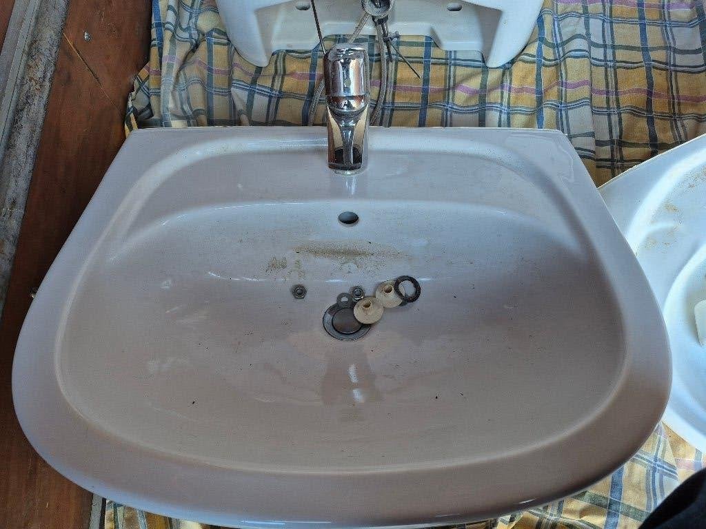 Lavabo's met kraan en tablet (4 stuks), Ophalen, Gebruikt, Kraan