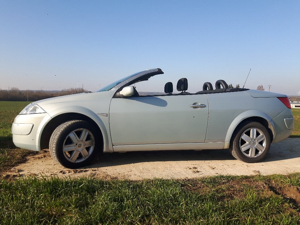 Renault Megane II 4-zits Coupe-Cabriolet uit 2003, Auto's, Voorwielaandrijving, 4 zetels, Stof, 4 cilinders
