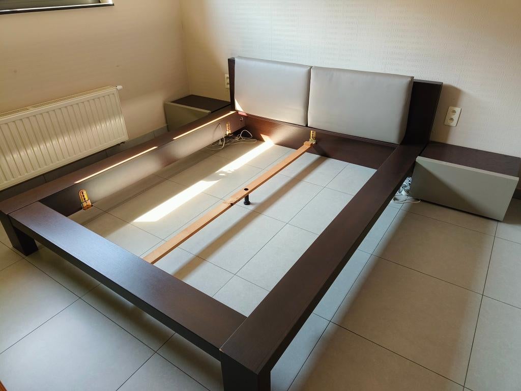 2 Persoonsbed + nachttafels + verlichting, Huis en Inrichting, Slaapkamer | Bedden, Gebruikt, Tweepersoons, 160 cm, 200 cm, Hout
