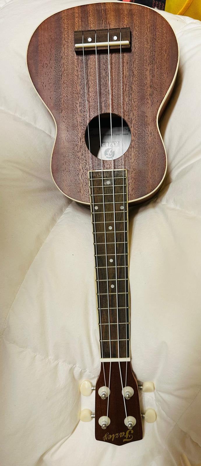 Ukulele incl tas (nieuwstaat), Ophalen, Zo goed als nieuw