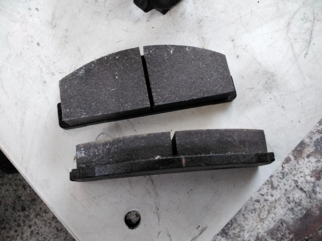 Nieuwe remblokken vooraan voor FIAT 124,125 124,125,127127,1, Ophalen, Seat