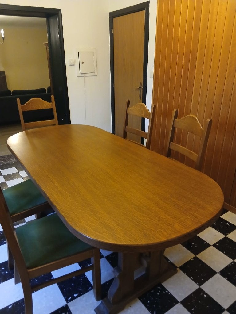 Table en bois comprenant 5 chaises en velours., Maison & Meubles, Vintage, Enlèvement, Utilisé, 50 à 100 cm