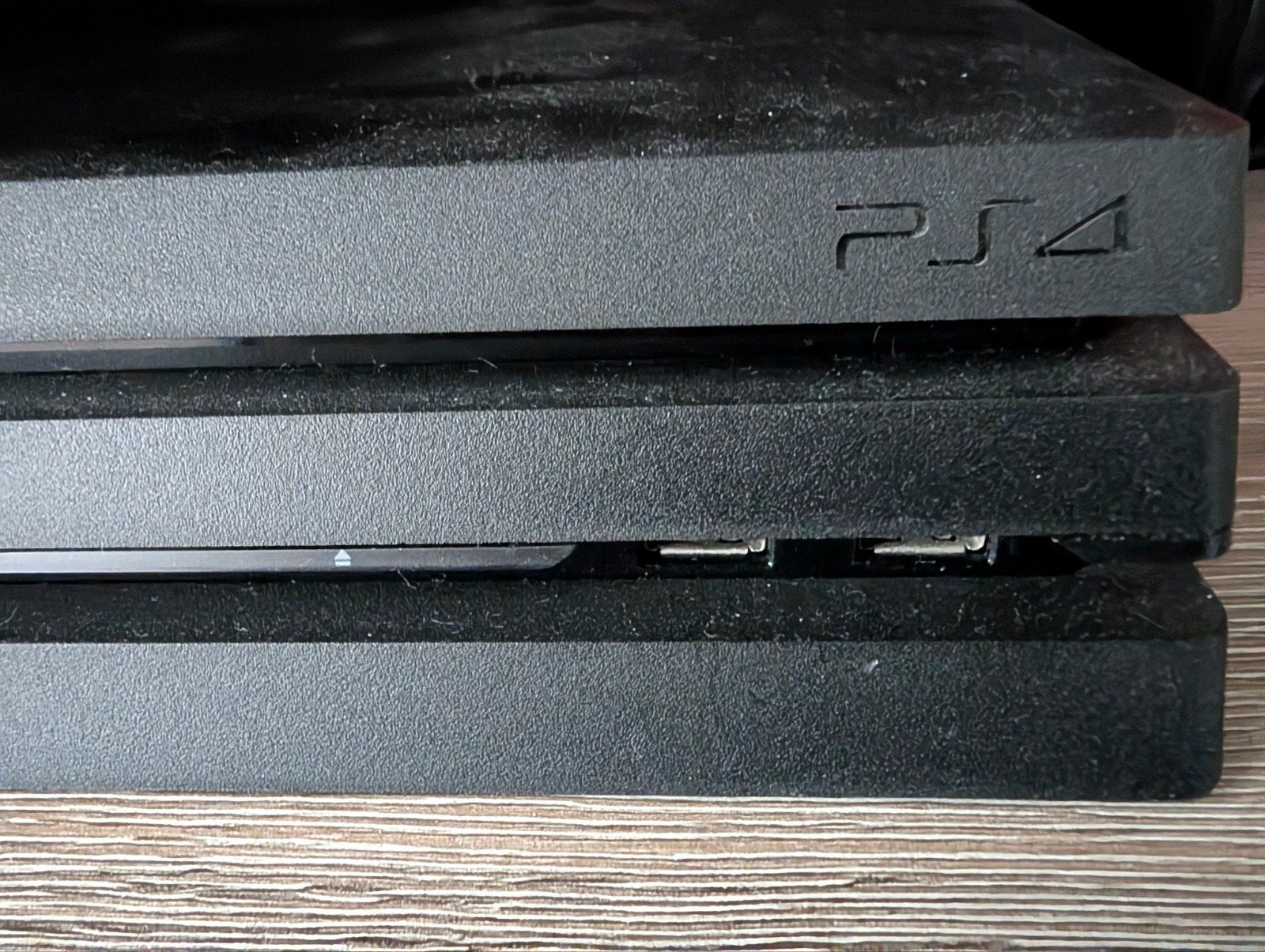 ps4 pro met 2 controllers en 6 spellen