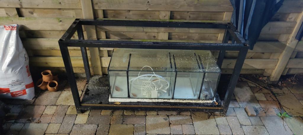 KOOPJE Aquarium met onderstel en sump/bioloog filter €100, Dieren en Toebehoren, Ophalen