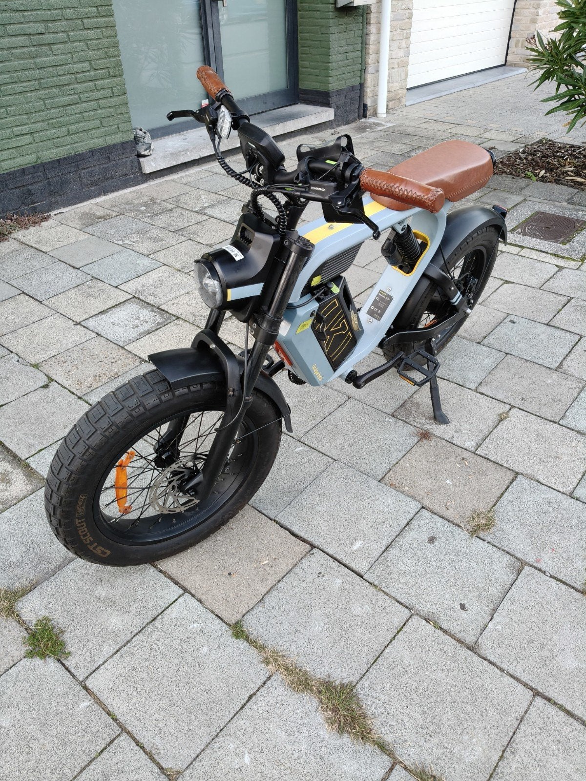 kuiperbelt S1, Fietsen en Brommers, Ophalen