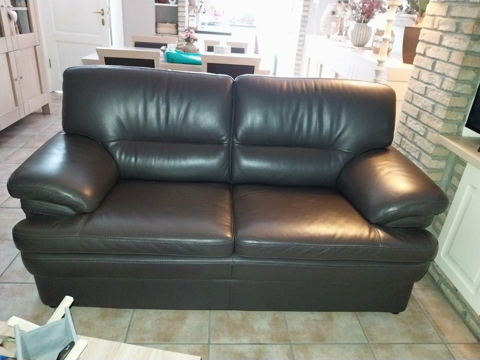 Canapé cuir 2 place état neuf 180x90 prix 250€, Enlèvement, Cuir
