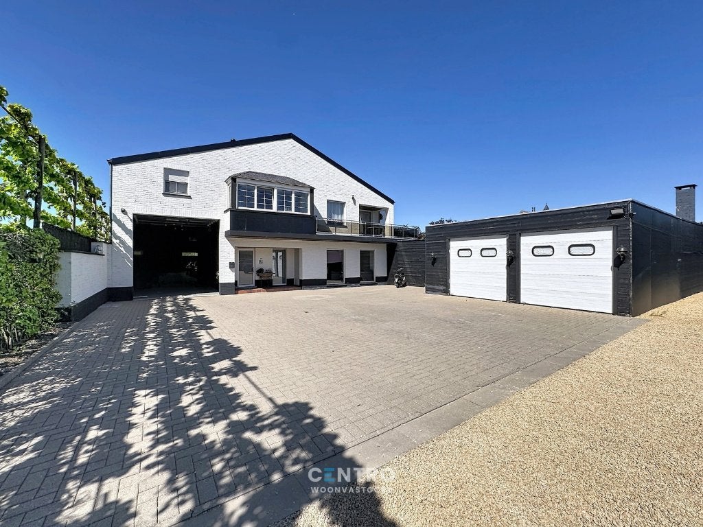 TE KOOP - Woning met opslagruimte/praktijkruimte, Provincie West-Vlaanderen, 1500 m² of meer, Woning met bedrijfsruimte, 4 kamers