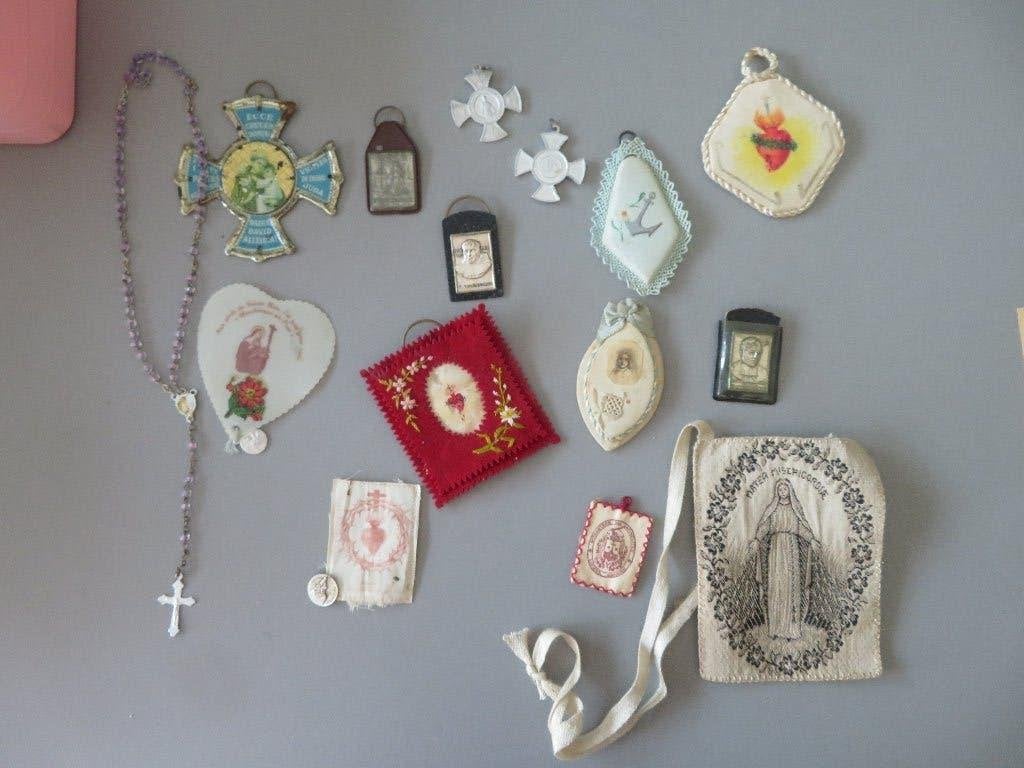 lot religieus souvenir aandenken relikwie ea, Verzenden, Zo goed als nieuw, Overige typen, Christendom | Katholiek
