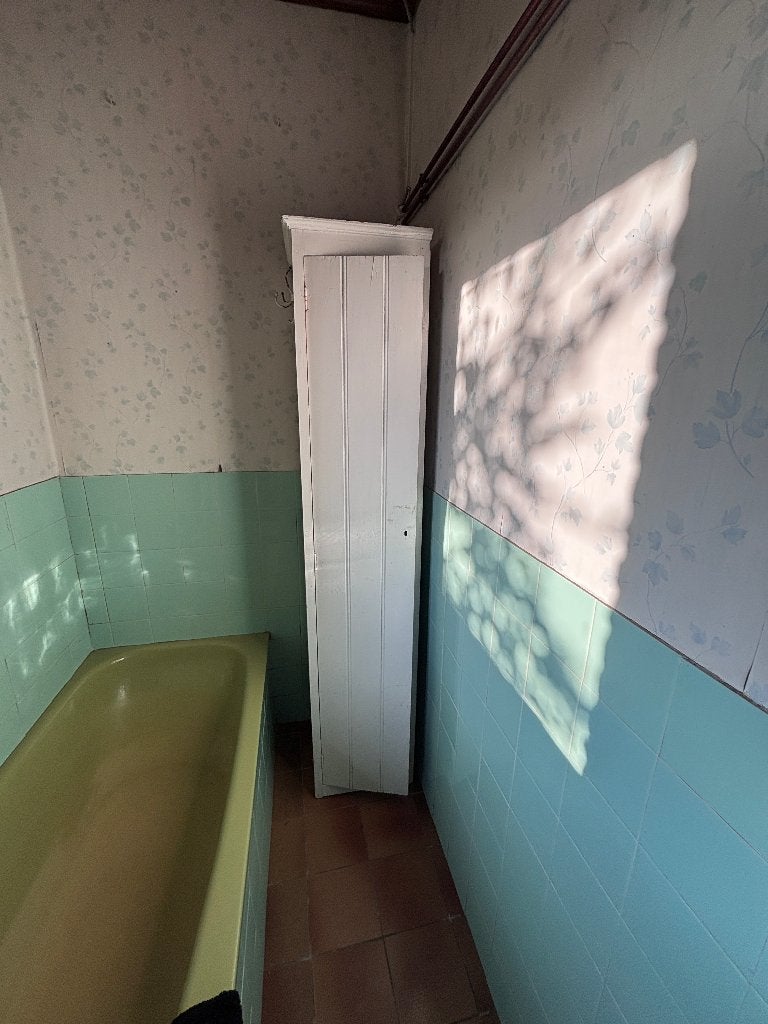 Oude smalle houten kast / linnenkast – vintage, Ophalen, Kast
