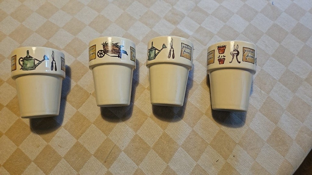 4 beker van aardewerk antiek met mooie print, Antiquités & Art, Enlèvement ou Envoi