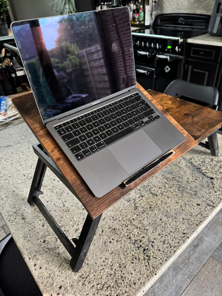 Houten Laptopstandaard, Ophalen, Zo goed als nieuw
