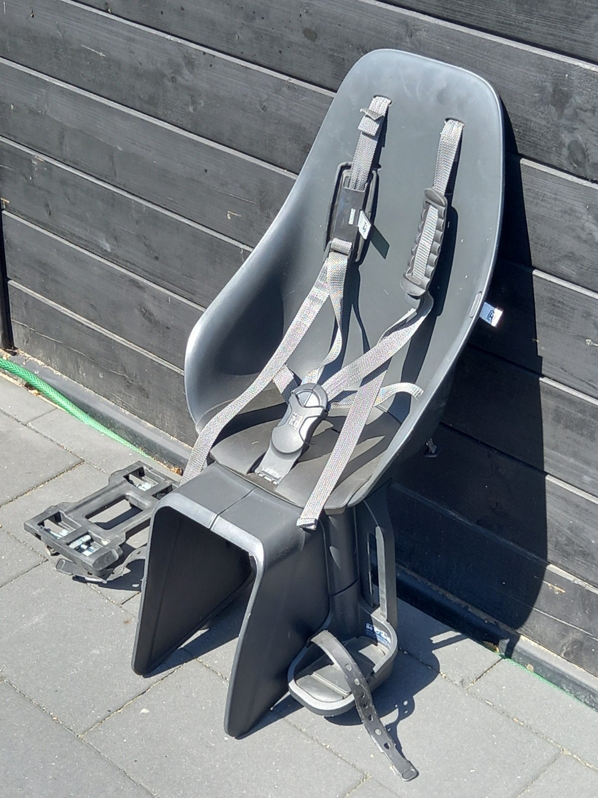 Urban IKI achterzitje,  als nieuw, Fietsen en Brommers, Fietsaccessoires | Fietsstoeltjes, Ophalen, Achterzitje, Voetsteuntjes