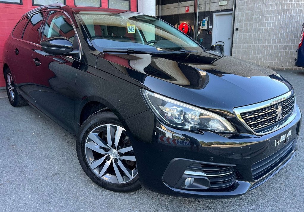 Peugeot 308 SW 1.5 BlueHDi Allure + NAVI + CAR-PASS + PANO, Auto's, Peugeot, Gebruikt, Euro 6, 4 cilinders, Zwart