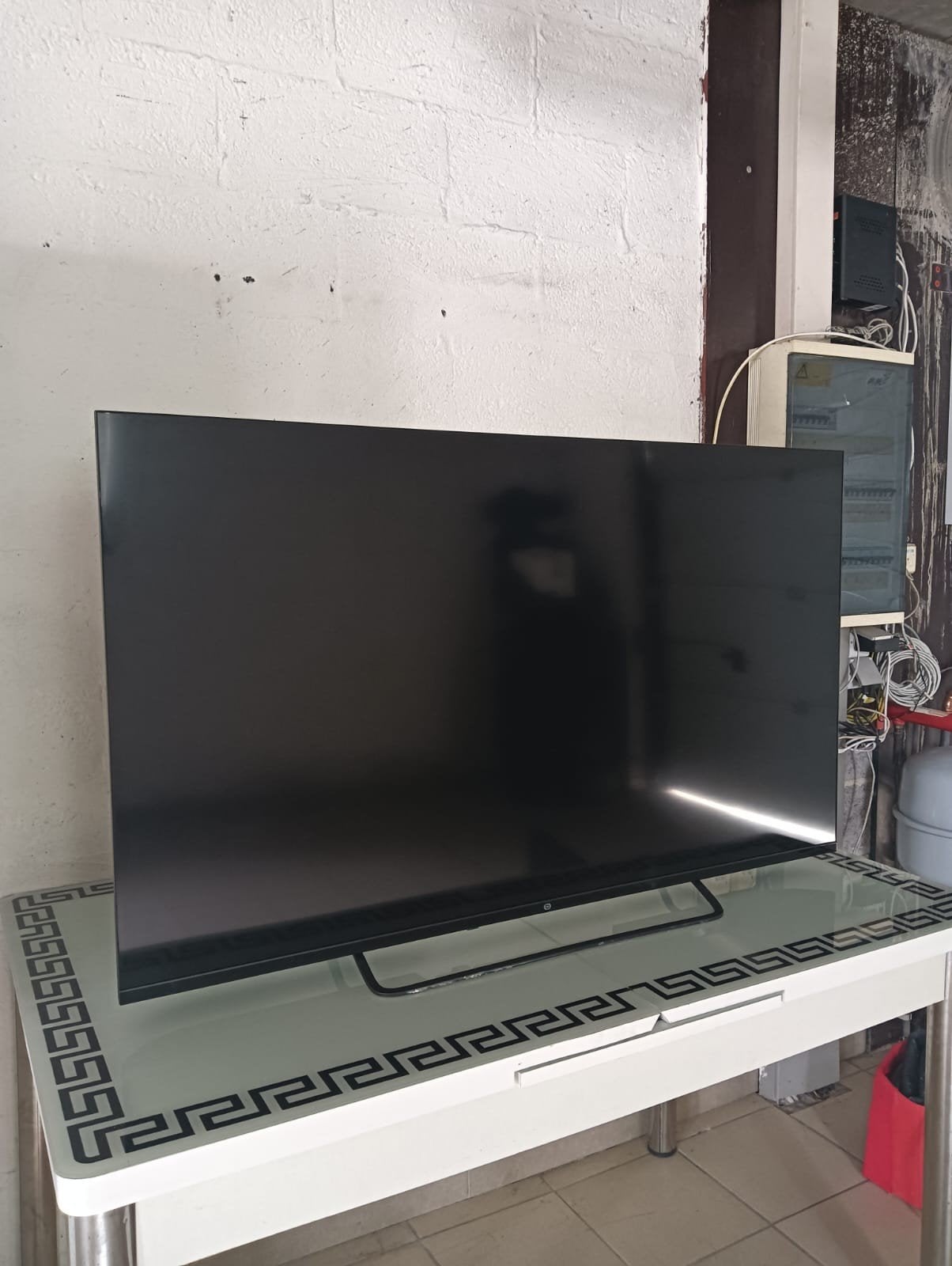 Smart TV Essentiel 50 pouces UHD fonctionne très bien, TV, Hi-fi & Vidéo, Télévisions, Autres marques, LED, 120 Hz, Comme neuf