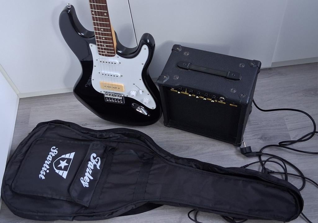 Customized P90 strat met versterker, kabel en draagzak, Musique & Instruments, Enlèvement, Avec ampli
